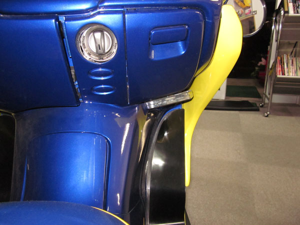 MF08用　ウィンカーレスサイドカウル